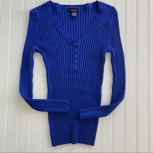 Rue21 blue ribbed Vneck sweater